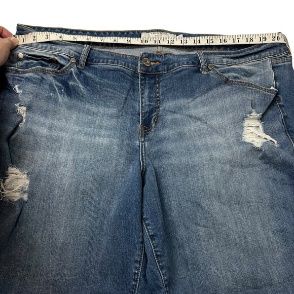 Torrid Jean Shorts Women’s Size 22 Denim Stretch Distressed Medium Wash - Picture 5 of 8